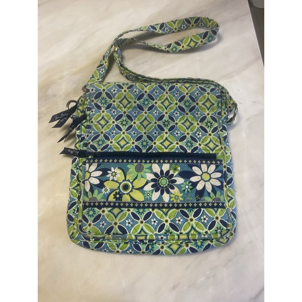 Vera Bradley Daisy Daisy Mailbag Crossbody Fold Over Hipster Floral Zippered